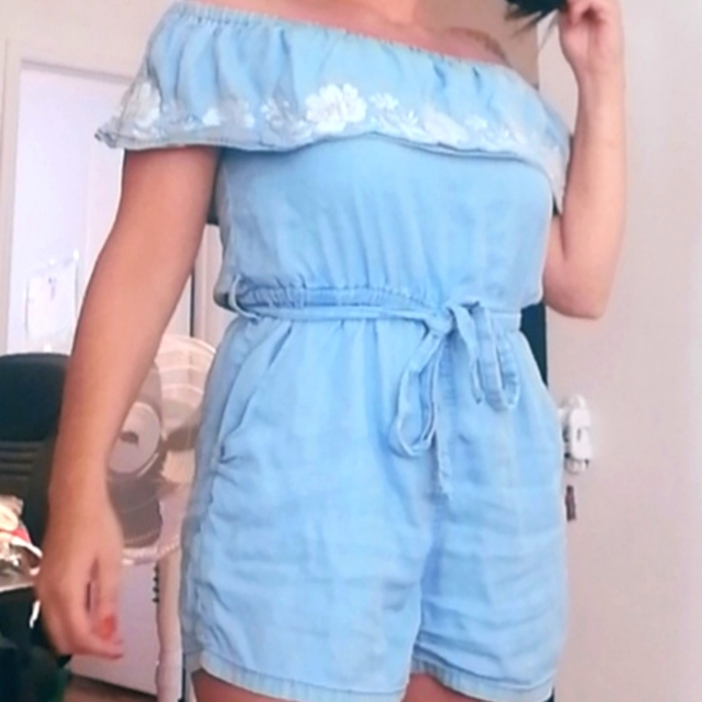 pretty one-piece for women with flower pattern - Picture 1 of 4